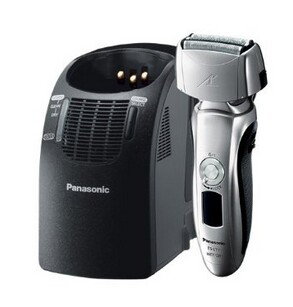 松下 Panasonic ES-LT71-S 三刀头电动剃须刀 带充电+清洁底座 原价$200，现回归历史低价$69.99，到手￥540