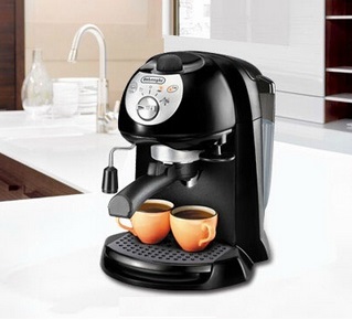 亚马逊中国：De’Longhi 意大利德龙 泵压式咖啡机EC200CD.B 原价￥2390，现秒杀价￥798