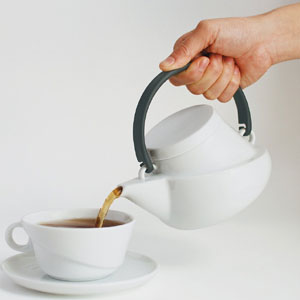 亚马逊海外购：Kinto Ridge系列 白瓷茶壶 带滤网 750ML  降至￥238，免费直邮含税到手新低￥267