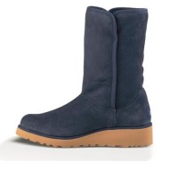 Amazon：UGG Amie 女款中帮防水雪地靴 原价$180，现新低$69.97，到手约￥560