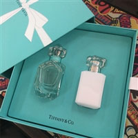 德国保镖大药房：Tiffany 蒂芙尼合作款钻石瓶香水礼盒（香水50ml+身体乳100ml） 折后包邮价€82.49（约￥620元）