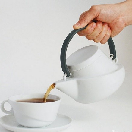 亚马逊海外购：Kinto Ridge系列 白瓷茶壶 带滤网 750ml 特价￥221，直邮免运费，含税到手仅￥246