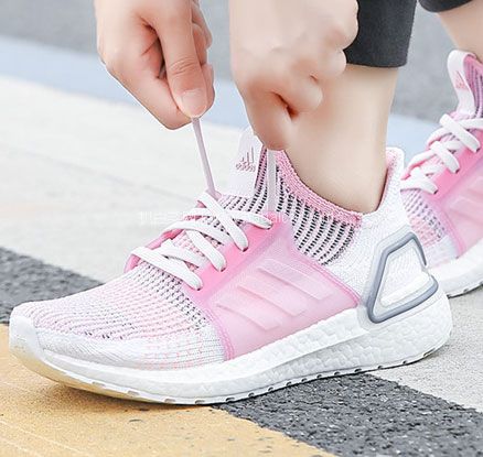 Finish Line美国商城：Adidas 阿迪达斯 UltraBOOST 19 女子跑步鞋   降至3.9折$70（约￥500元）