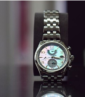 CITIZEN 西铁城 FC0000-59D 珍珠贝母 蓝宝石 经典 女款光动能腕表原价5 现8.66 下单9折8.79