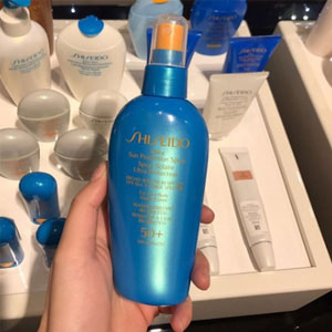 亚马逊海外购：SHISEIDO 资生堂 水感防晒喷雾SPF50 150ml  现价￥250元，券后实付￥75元包邮