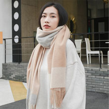 网易严选：雅致羊绒混纺围巾 三色可选 可领取每满￥100-25的优惠券，折后实付￥254包邮