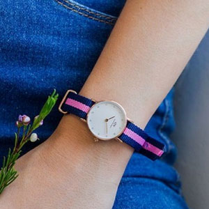 亚马逊海外购：Daniel Wellington 丹尼尔•惠灵顿 0926DW 女士镶钻时装尼龙表带腕表  降至￥499，Prime会员立享额外9折