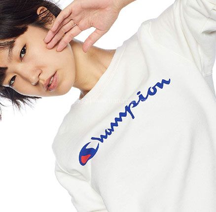 亚马逊海外购：日版 Champion 冠军牌 CW-N015 女士纯棉卫衣 限M码好价，降至￥147.67元，凑单直邮含税到手新低￥161.11元