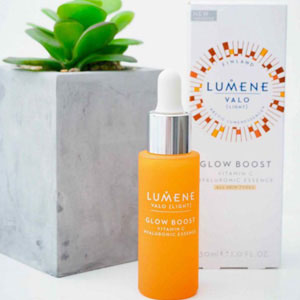 亚马逊海外购：芬兰国宝级品牌 Lumene 优姿婷 valo系列 玻尿酸VC保湿美白精华 30ml 镇店之宝价￥120.98，免费直邮，含税到手约￥131.99