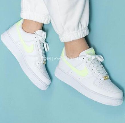 SSENSE美国官网：NIKE AIR FORCE 1 ’07 Sneaker女士休闲鞋 售价$88（到手约￥725元）
