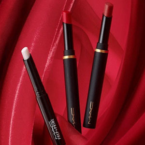 德国菲比商城：MAC Powder Kiss Velvet Blur 黑魔杖唇膏 售价€18.57，直邮到手约￥144